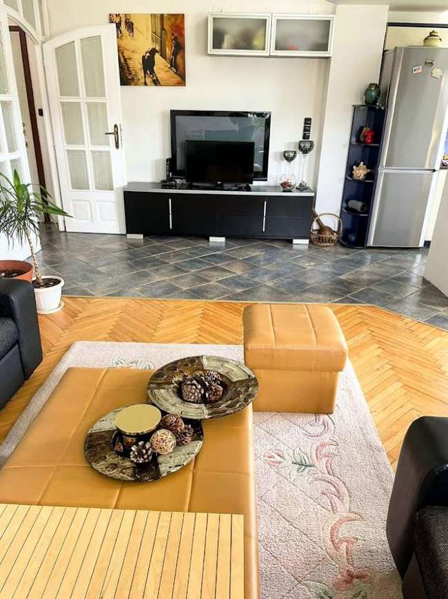 Apartament i ndriçuar me pamje nga Pelisteri - 3