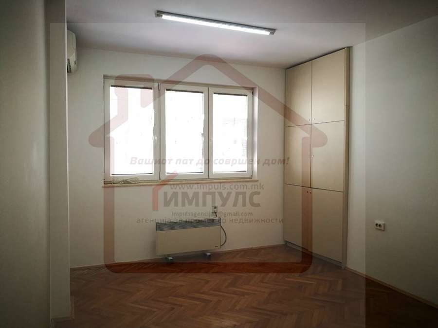PRAZEN DELOVEN PROSTOR VO STROG CENTAR - More