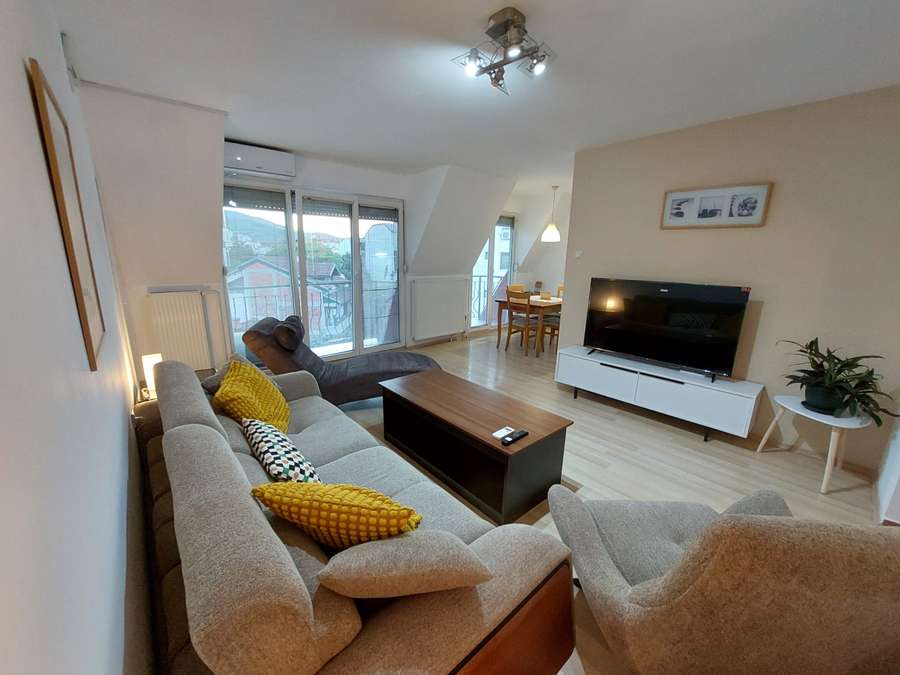 APARTAMENT ME DY DHOMA ME LOKACION NË QENDËR, DEBARCA - 1
