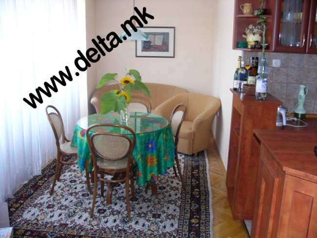 Apartament me tre dhoma gjumi të mobiluara plotësisht në Qendër - 3