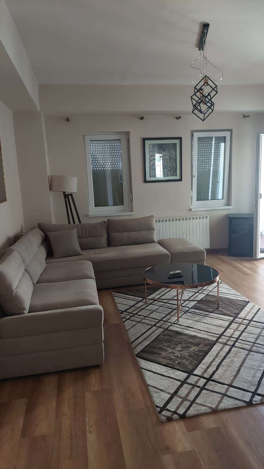 APARTAMENT I MIRE TRE DHOMASH NË NJË LOKACION TË MIRE NË QENDËR - 1