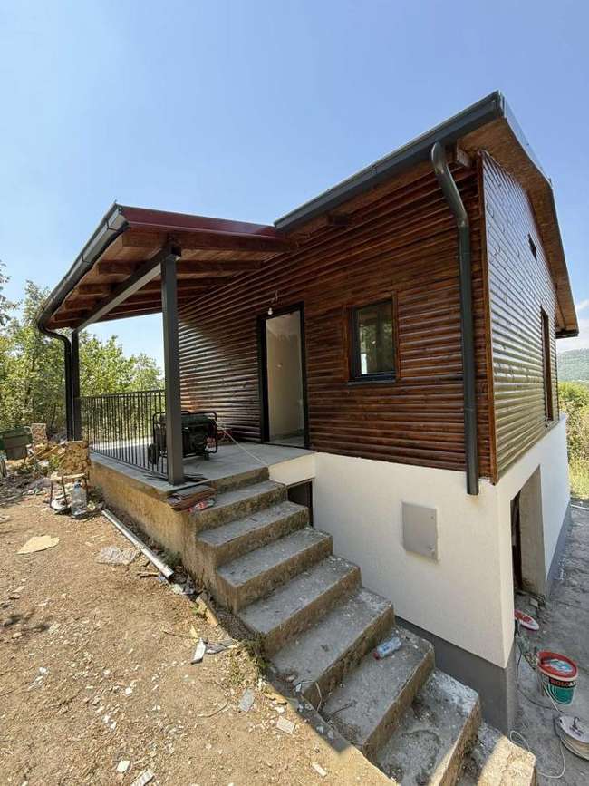 Cottage with large plot in Katlanovo - 2