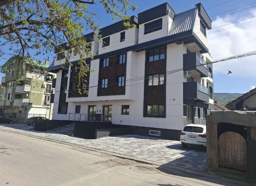 Просторен стан на цел спрат - 1