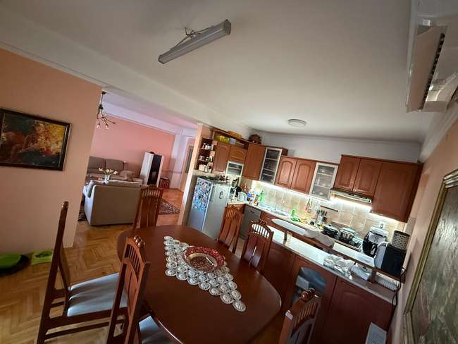 Apartament i Mobiluar Plot në Bregun e Liqenit në Ohër - 2