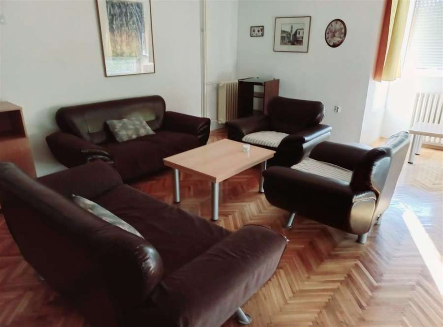 Apartament në Qendër - 1