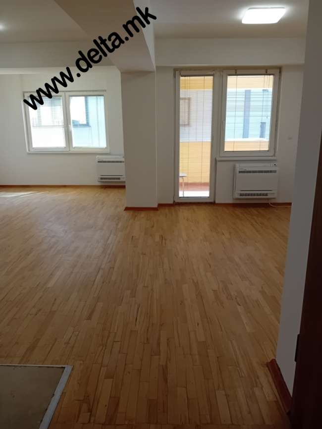 Apartament i zbrazët për qira në Qendër - 3