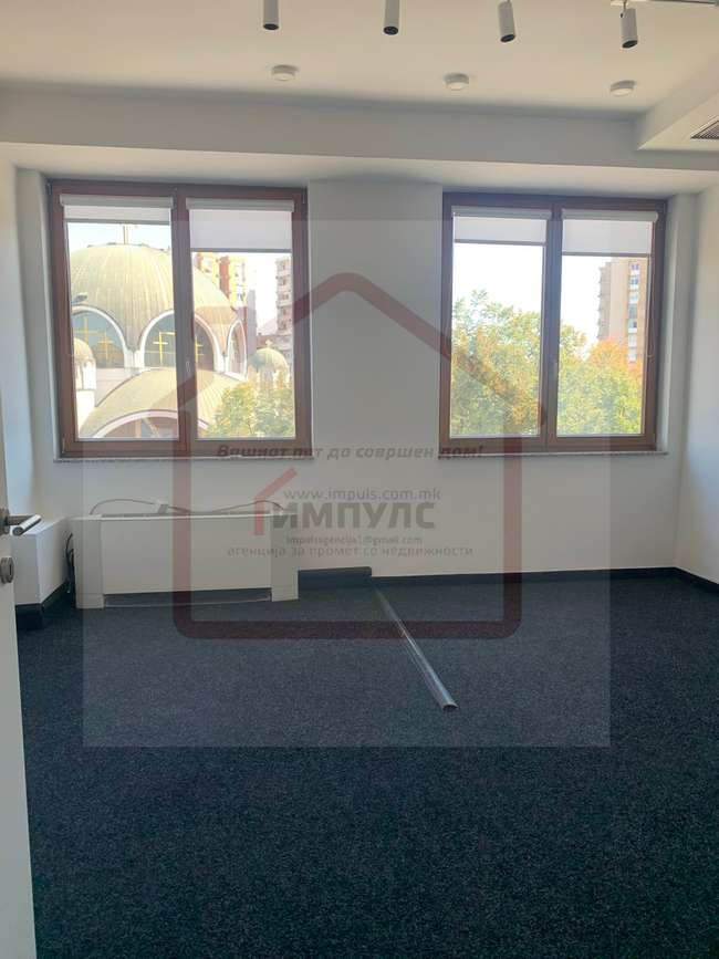 PRAZEN DELOVEN PROSTOR SO LOKACIJA VO AURA BUSINESS CENTER - 2