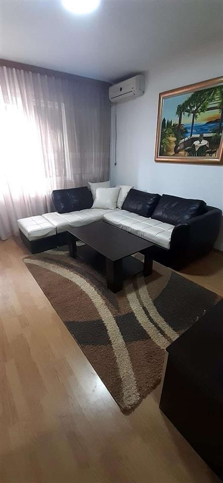 Apartament në Qendër - 1