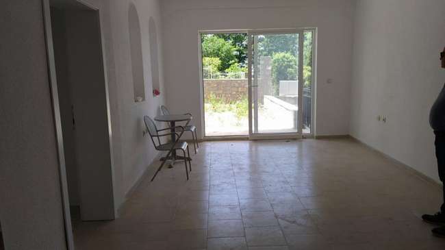 Apartament me oborr në Ohër image