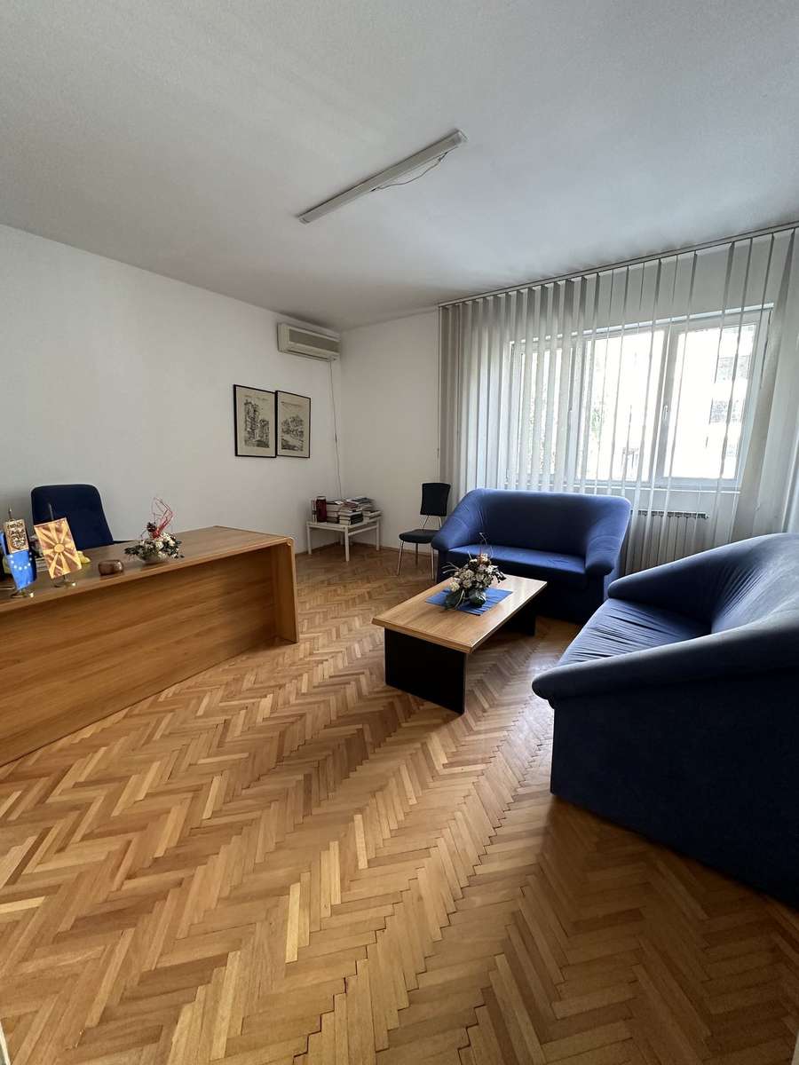 Hapësirë Tregtare 77m2 në Qendër - 1