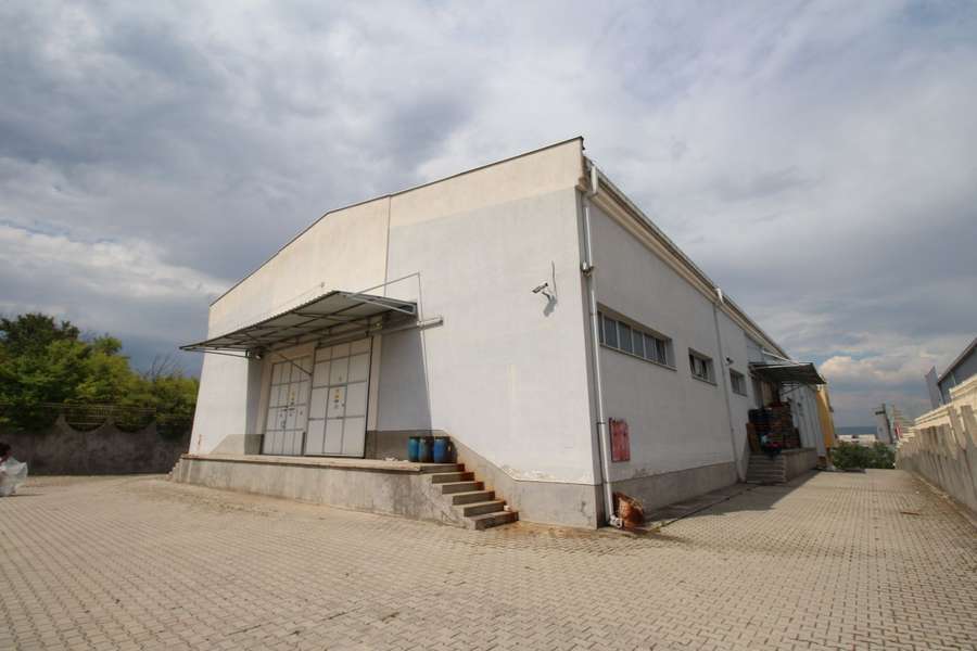 Hapësirë Tregtare dhe Magazinë në Pintija - 1
