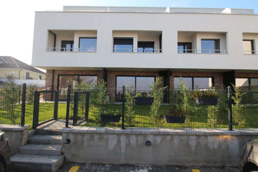 Shtëpi në një kompleks të mbyllur në Bardovci - 1