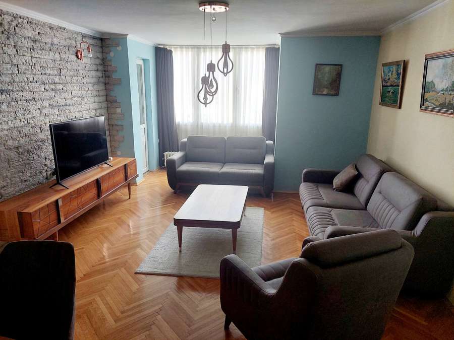 APARTAMENT TRE DHOMASH ME KOMFOR NË LOKACION IDEAL NË AERODROM - 1