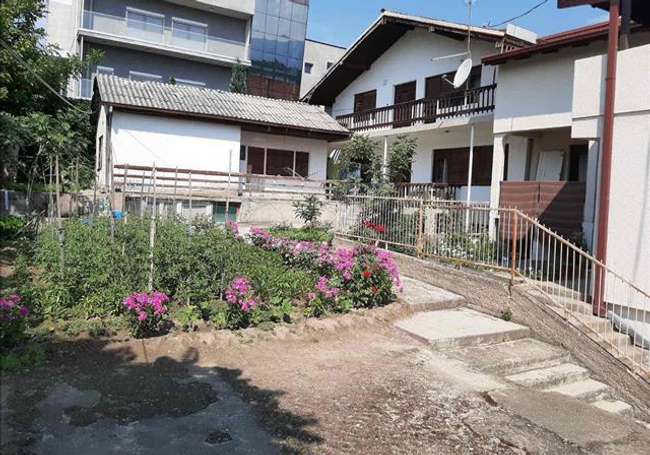 Shtëpi e rinovuar në një lokacion prestigjioz - 2