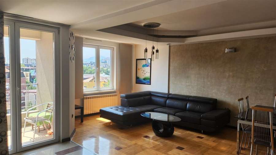 For rent 4-room duplex apartment in Debar Maalo - 1
