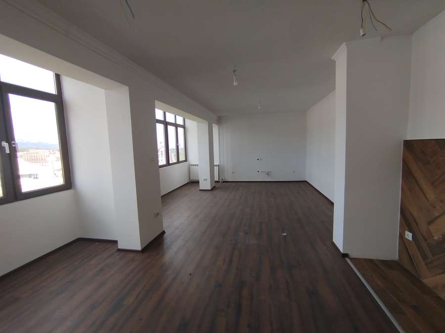 Apartament në Shesh në Qendër - 1