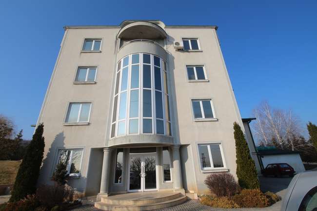 Канцеларии + магацински простор во Пинтија image