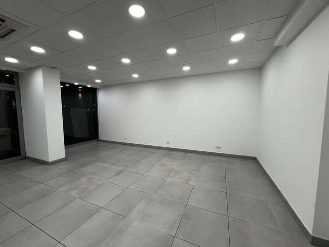 Commercial Space 62m2 in the Center - 2