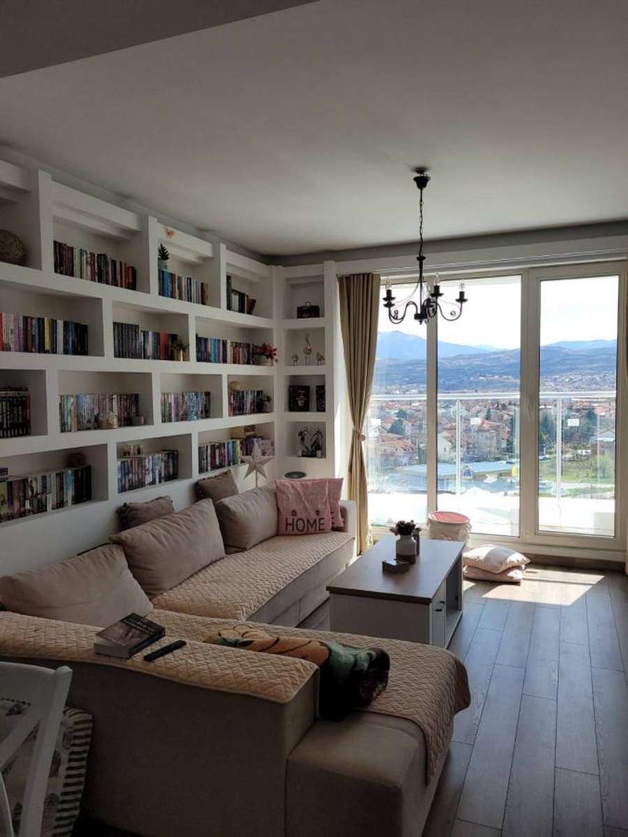 E re! Apartament me pamje nga Kryqi dhe Vodno - 1