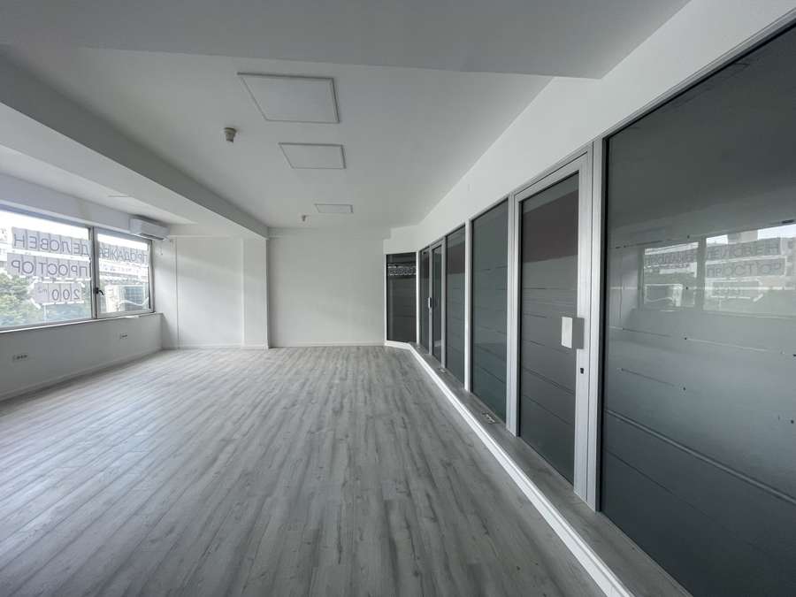 Hapësirë Zyrash 110m2 në Qendër - 1