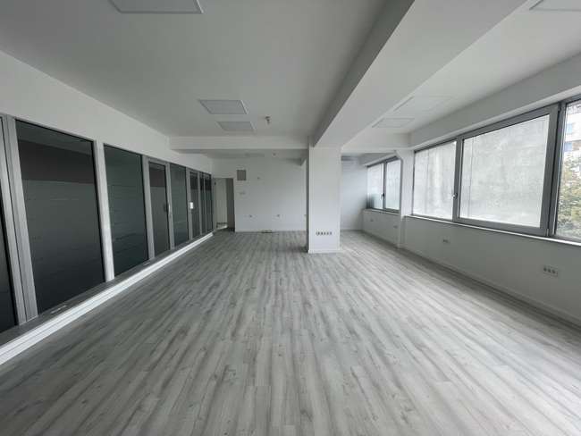 Hapësirë Zyrash 110m2 në Qendër - 2
