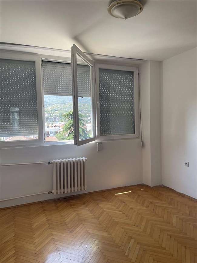 Jepet me qira apartament bosh 3-dhomësh në Taftalidze 1 - 3