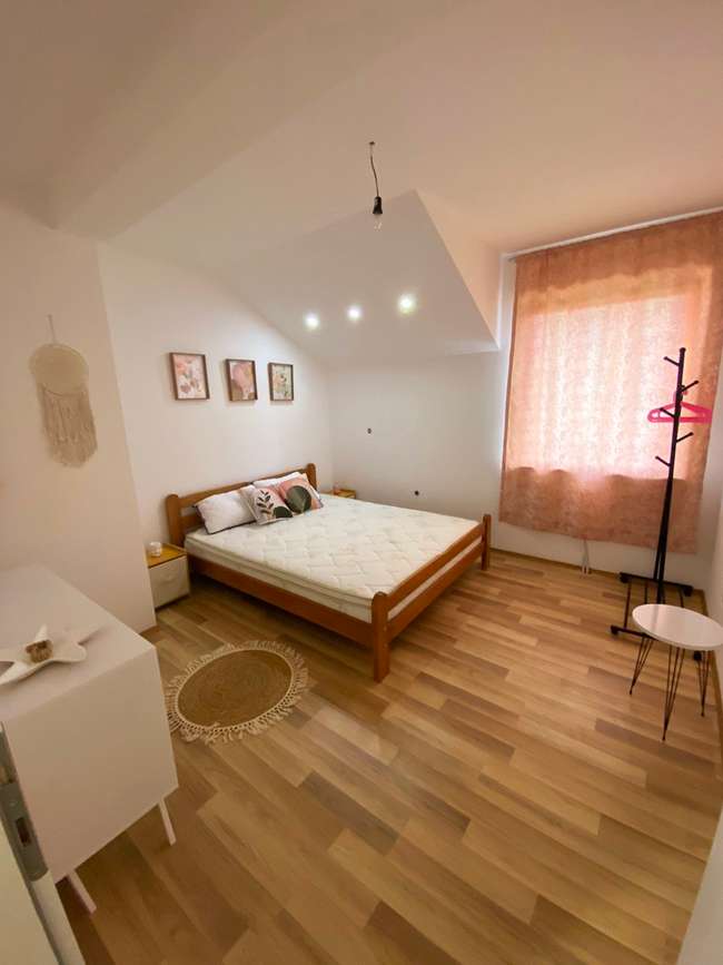  Shitet kati me kater dhoma ne nje shtepi ne Ohër image