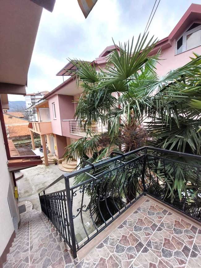 Dy Shtëpi me Oborr afër Xhamisë Krst - 3