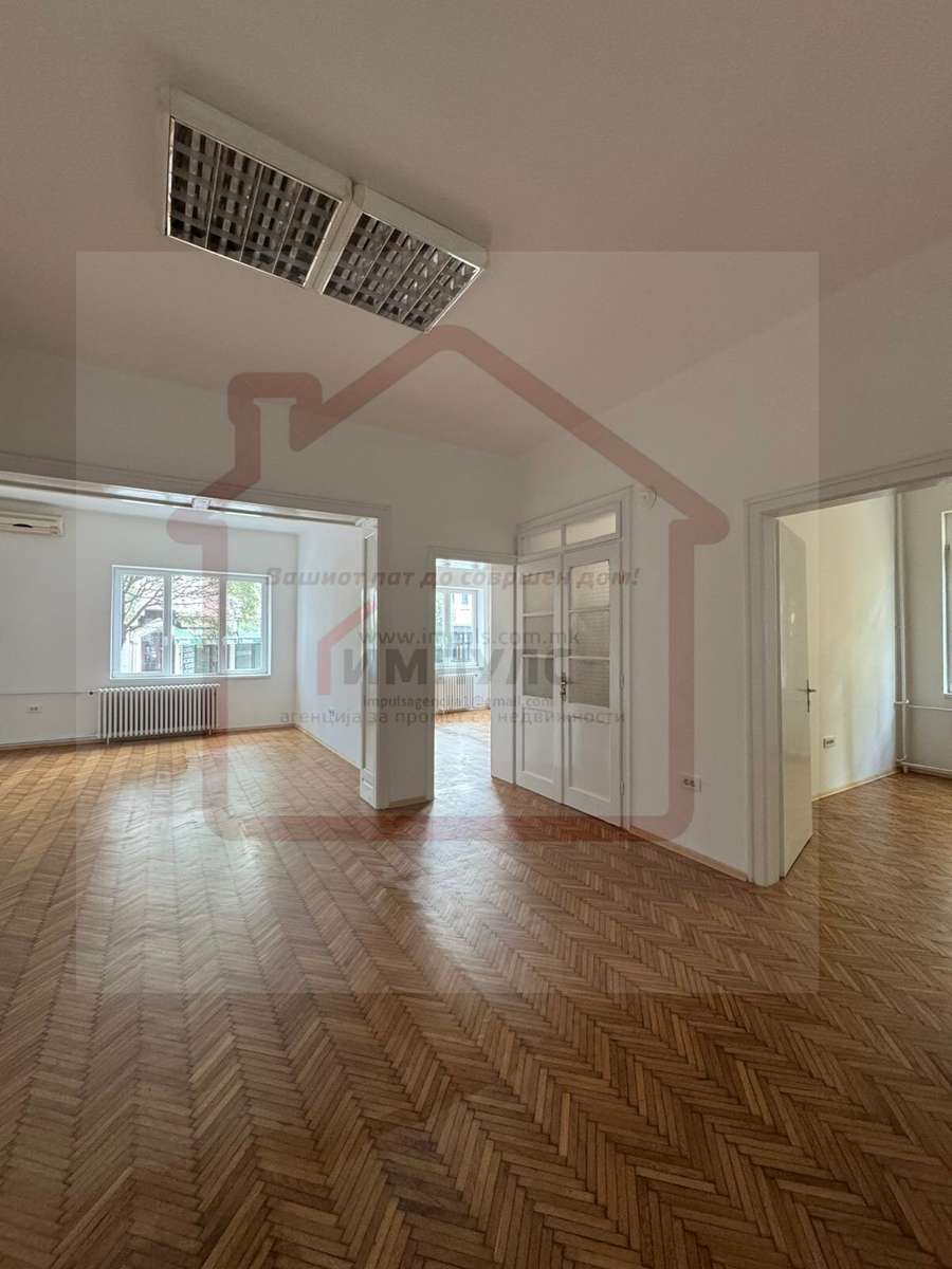 HAPËSIRË ZYRE NË LOKACION TË SHKËLQYER NË QENDËR - 1