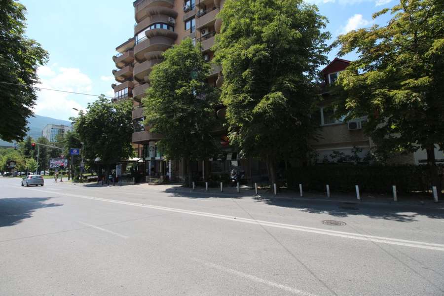 Деловен простор на одлична локација - 1