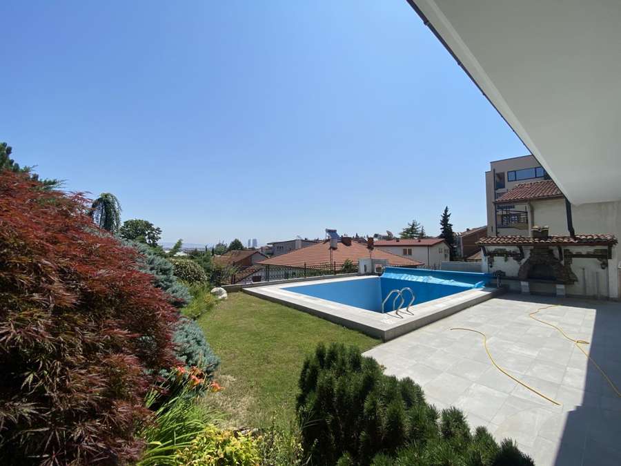 Shtëpi e gjerë 492m2 në Crnicë - 1