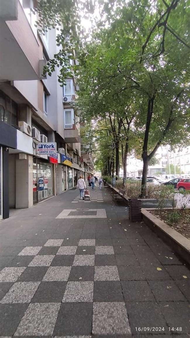Деловен простор на призејме во строг центар image