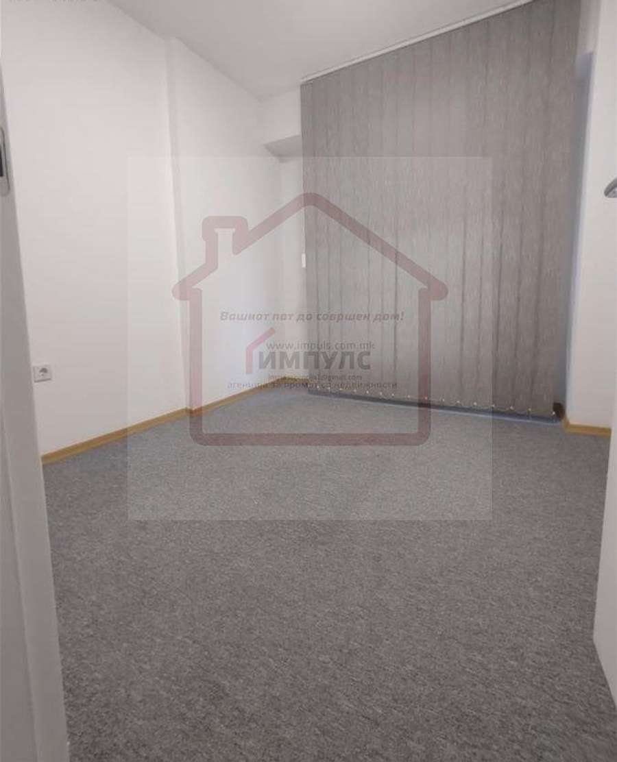 Empty 3-room apartment for business purposes in Aerodrom - 1