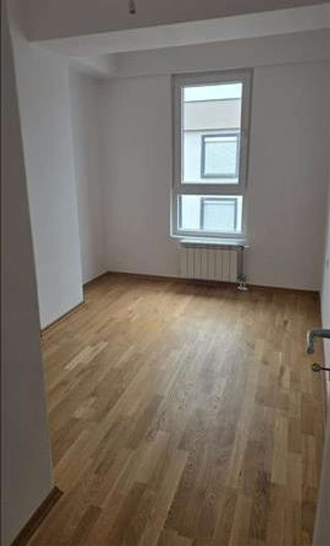 Apartament i Gjerë me 3 Dhoma Gjumie - 3