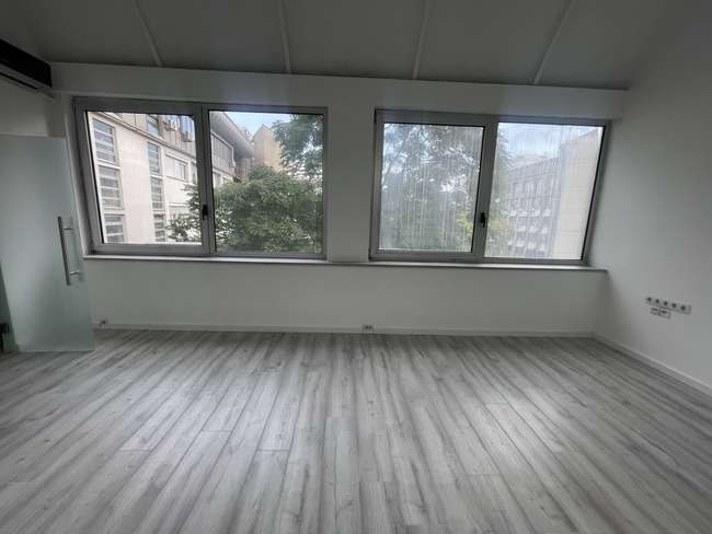 Hapësirë Zyrash 64m2 në Qendër - 3