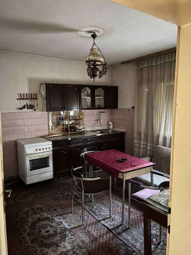 Apartament me oborr dhe hyrje private në shtëpi - 3