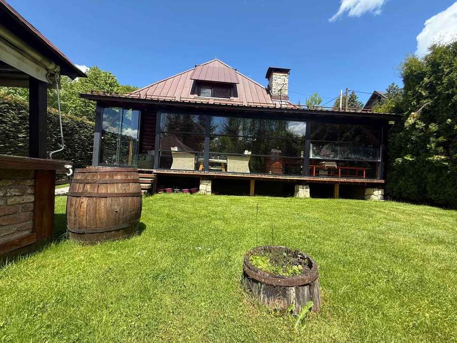House with yard in Mavrovo - 1