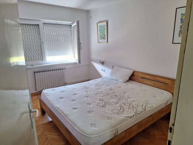 Shitet apartament 2-dhoma i rinovuar, i mobiluar, Qendër - 3