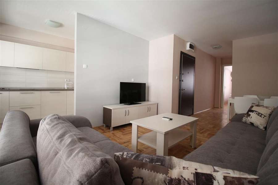 Се продава 4-собен стан во Дебар Маало, кај Силбо - 1