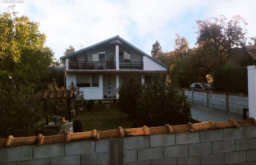 Renovated house with yard in Chento - 1