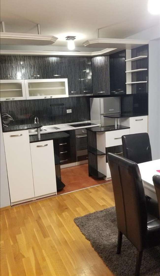Apartament me tre dhoma gjumi në qendër pranë Universales - 2