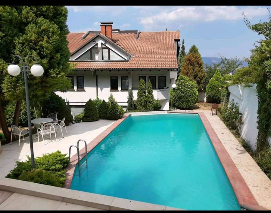 Spacious house with pool for rent in Crnice - 1
