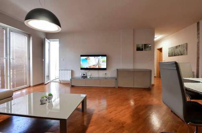 Се продава 3-собен стан кај Универзална сала - 3