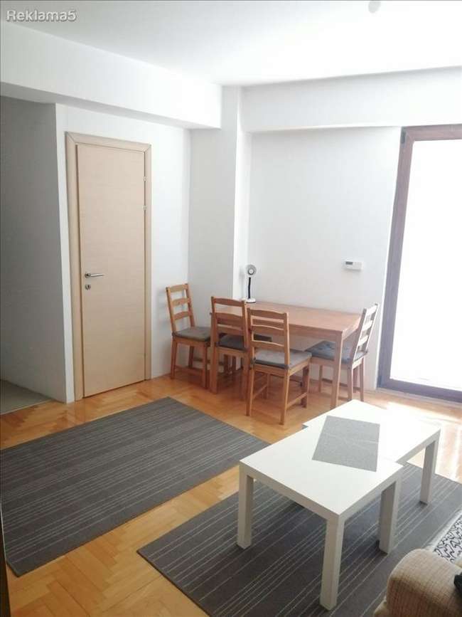 Apartament me dy dhoma gjumi për qira në Qendër, pranë farmacisë bimore - 2