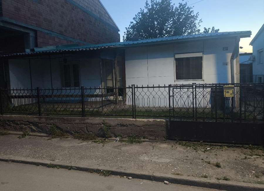 Baraka me oborr dhe garazh në Drachovo - 1