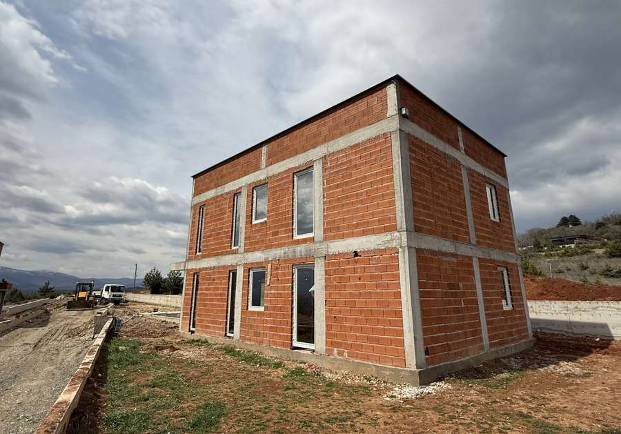 Shtëpi 192m2 në Sopisht - 1