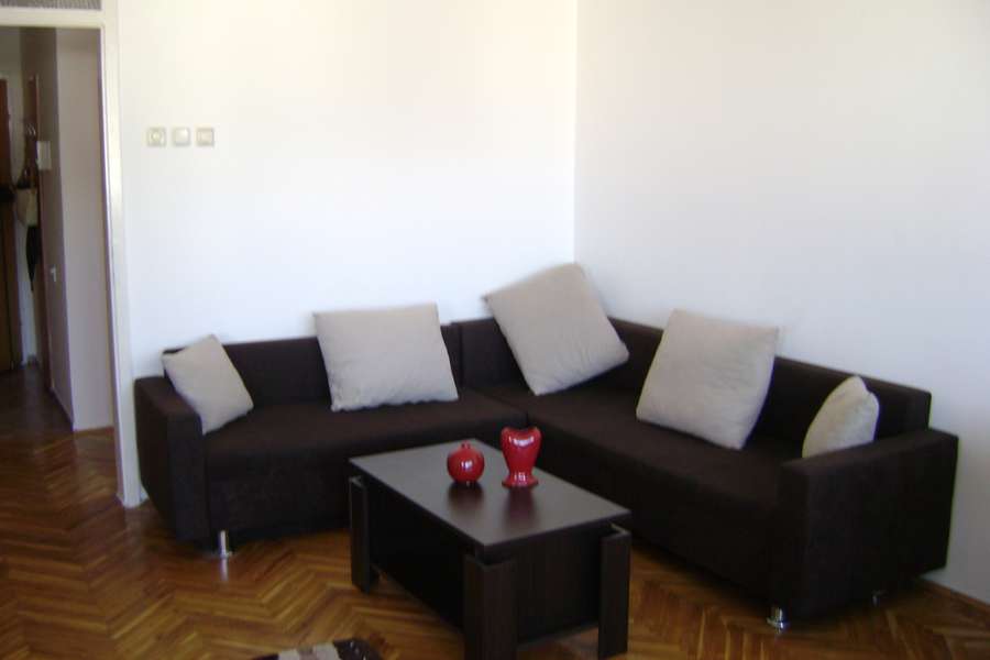 Se izdava 3-soben stan Centar, 400E - 1