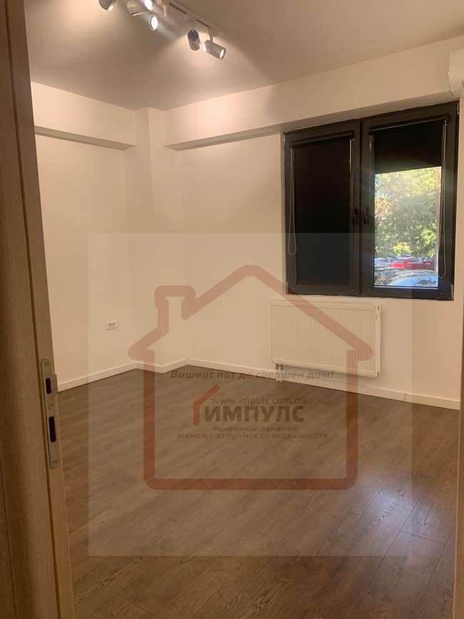APARTAMENT TRE DHOMASH ME KOPSHT PËR QËLLIME TREGTARE NË RUZVELTOVA - 3