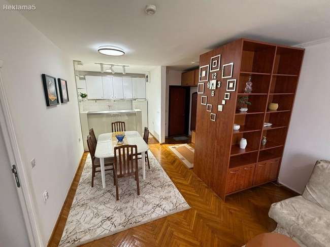 Apartament në Qendër, muri qytetar përballë Diamond - 3