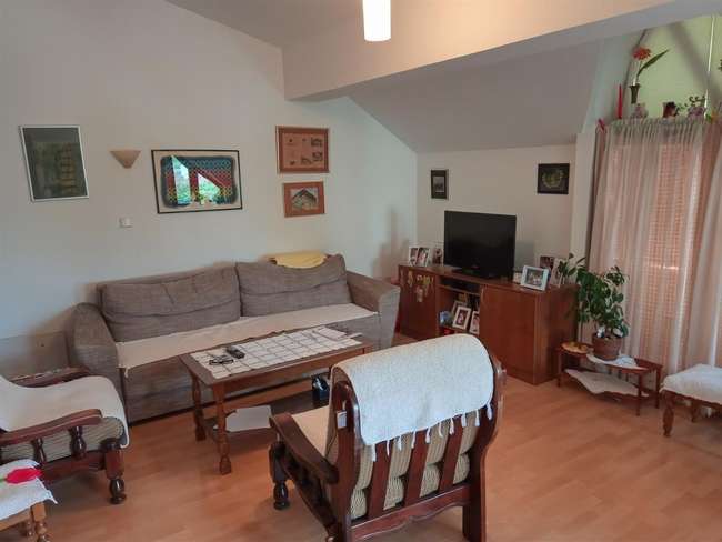 Shtëpi e bukur me oborr në Kozle image